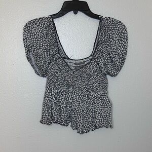 Urban Outfitters Women Black/white Cropped Top Blouse‎ Size Small.